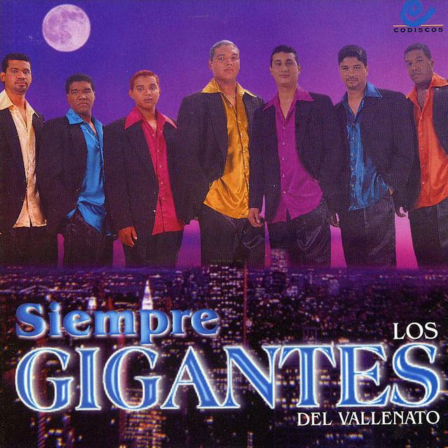 Album cover art for Siempre Gigantes