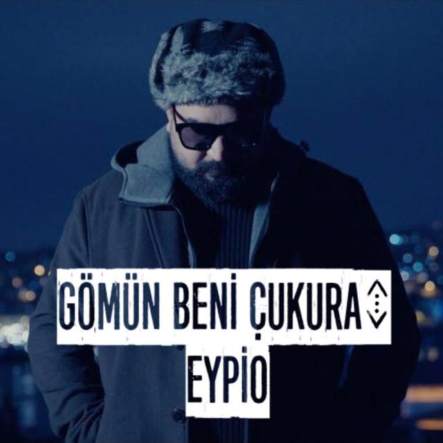 Album cover art for Gömün Beni Çukura