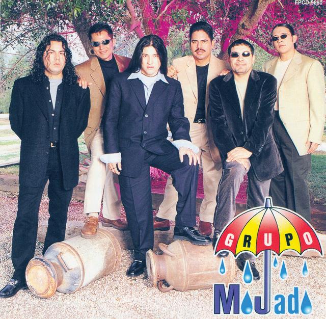 Album cover art for Estas Aquí