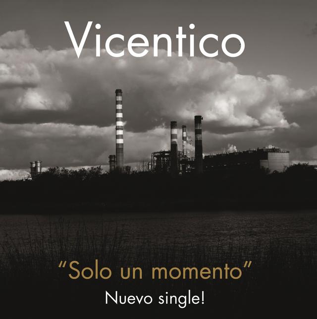 Album cover art for Solo Un Momento